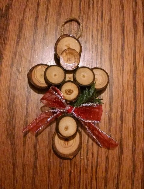 Wood Circle Crafts Tree Slices, Wood Slice Flowers, Tiny Wood Slice Crafts, Small Wood Cookie Crafts, Small Wood Slices Ideas, Small Wood Disc Crafts, Small Wooden Circle Crafts, Small Wood Rounds Crafts, Small Wood Circle Crafts