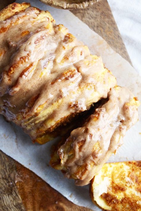 Pumpkin Pull Apart Bread Pull Apart Pumpkin Bread, Pumpkin Pull Apart Bread, Pull Apart Loaf, Pumpkin Breakfast Recipes, Breakfast Bread Recipes, Pumpkin Cinnamon Rolls, Pull Apart Bread, Swim Cap, Sweet Bakery