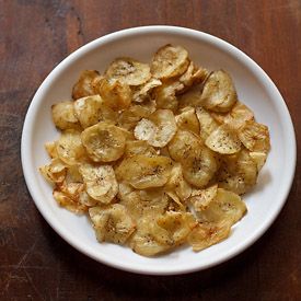 Banana Chips -  fried banana wafers made from raw banana. Homemade Banana Chips, Banana Chips Recipe, Dried Banana Chips, Navratri Recipes, Vegan Snack Recipes, Raw Banana, Dried Bananas, Banana Chips, Tea Time Snacks