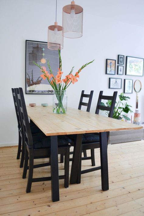 DIY-Esstisch aus Holz mit schwarzem Gestell von Ikea. So easy und individuell kann ein Holztisch fürs Esszimmer sein! Diy Esstisch, Diy Holz, Fun Diys, Image Search, Dining Room, Dining Table, Couch, Furniture, Pins