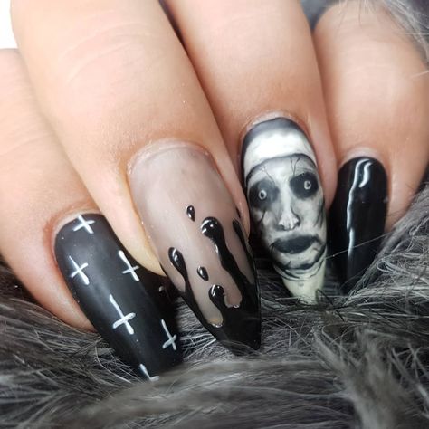 #halloweennails #nailart #black #thenun #nun #halloween #night #scary #creepy #gothic #nailstuff Exorcist Nail Art, The Nun Nailart, Nun Halloween Nails, Exorcist Nails, Creepy Nail Art, Creepy Nails, Nailart Black, Halloween Toe Nails, Nun Halloween