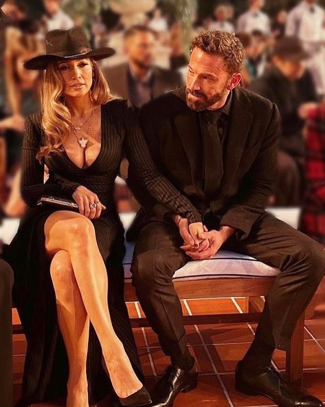 Jlo And Ben Affleck, J Lo Fashion, Hold Hands, Ben Affleck, Jennifer Lopez, Pretty Woman, Couple Goals, The Way, Celebrities