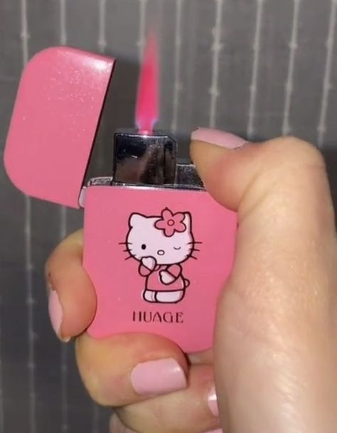 Hello Kitty Lighter, Pink Lighter, متحف فني, Hello Kitty Merchandise, Kitty Clothes, Cool Lighters, Pretty Knives, Hello Kitty Clothes, Hello Kitty Aesthetic