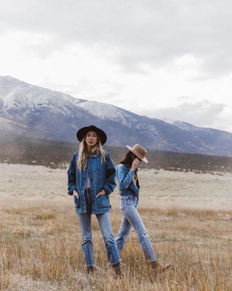 Rancher Photography, Peru Outfits, Mountain Cowgirl, Horseback Riding Outfit, Yellowstone Outfits, Chic Hat, Hippie Cowgirl, Horseback Riding Outfits, Chique Outfit