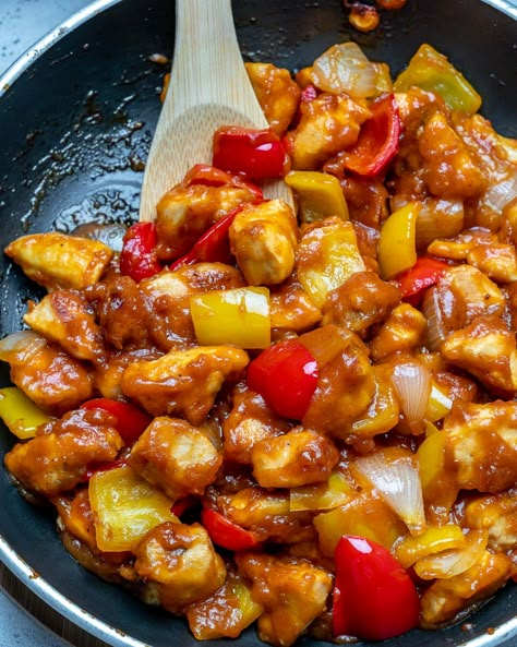 This Sweet + Sour Chicken Will Win Everyone Over at Dinner Tonight! | Clean Food Crush Cfc Recipes, Noom Meals, Asian Salads, Clean Dinners, Chicken Tonight, Sweet And Sour Chicken, Sweet Sour Chicken, Sweet N Sour Chicken, Skillet Dinners