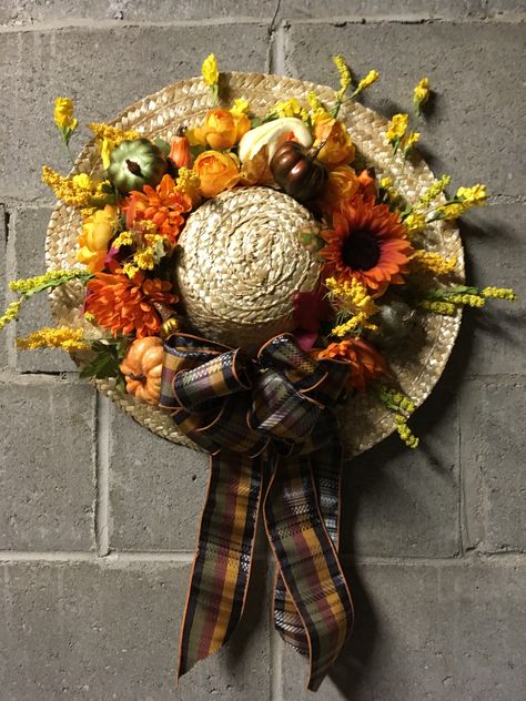 Straw hat decorated with Autumn's bounty Fall Hat Wreath, Decorated Straw Hats, Autumn Eyfs Activities, Autum Decorations, Autumn Hat, Flower Bouquet Diy, Halloween Wreaths, Crazy Hats, Fall Deco