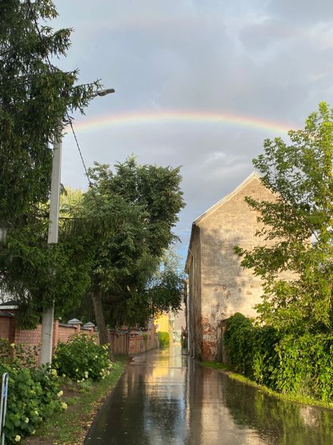 Rain Nature Aesthetic, Sunny Rainy Day, Parker Core, Rain House, Sunny Rain, March Aesthetic, Rain Beautiful, Book Pic, Aesthetic Rain