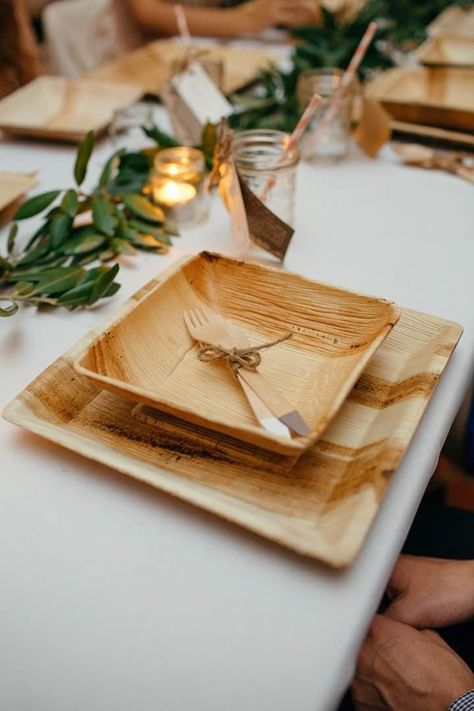 Top 33 Wedding Planning Tips and Tricks You Must Know About Biodegradable Plates Wedding, Disposable Bamboo Plates Wedding, Palm Leaf Plates Wedding Place Settings, Wedding Table Setting Disposable Plates, Wedding Palm Leaf Plates, Sustainable Table Setting, Eco Friendly Wedding Table Setting, Diy Wedding Plates Place Settings, Wedding With Disposable Plates