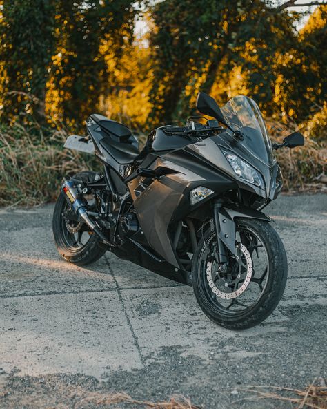 Ninja 400 Aesthetic, Ninja Bike 300, Kawasaki Ninja 300 Black, Kawasaki Ninja 300 Wallpaper, Ninja 400 Custom, Ninja 300 Kawasaki, Custom Sport Bikes Motorcycles, Grey Motorcycle, Moto Ninja