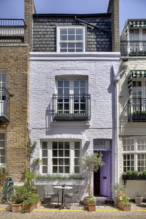 Stylish mews house in Knightsbridge Village White Brick House, Hall Architecture, London Houses, Mews House, Narrow House, London House, White Brick, Row House, Cute House