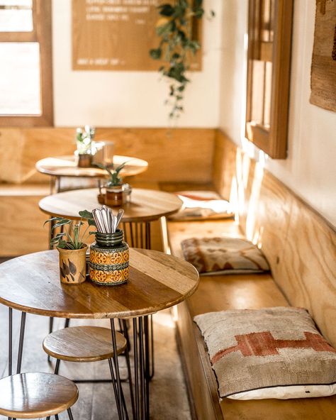 Tables For Coffee Shops, Coffee Shop Sitting Ideas, Cafe Bench Seating Coffee Shop, Wooden Cafe Table, City Coffee Shop, Coffee Shop Tables, Rustic Coffee Shop, Little Coffee Shop, Coffee Shop Concept