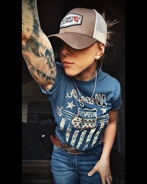 🍁Katie Noel🎙 on Instagram: “I got a thing for old trucks, fast cars and hot southern women, came up on the outskirts a little bit different 🤠🥃🎤 #dieselgang #country” Katie Noel, Cute Couples Texts, Southern Women, Old Trucks, Country Girl, Fast Cars, Country Girls, A Thing, Baseball Hats