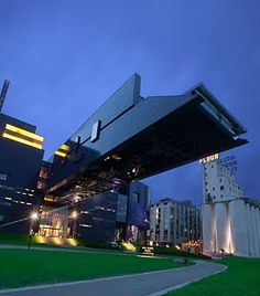 150 Things to do in Minneapolis - Meet Minneapolis Guthrie Theater, Feeling Minnesota, Minnesota Nice, Belly Dancing Classes, Jean Nouvel, Theater Performance, The Bucket List, Theatre Life, Unique Buildings