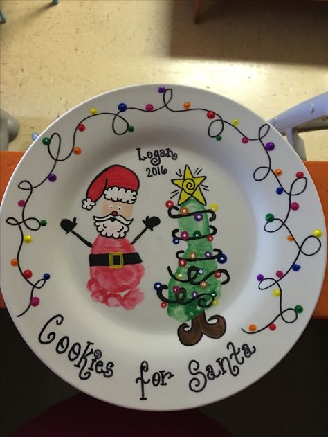 Cookies for Santa plate with Footprint art Santa Footprint Craft, Santa Plates Diy, Santa Plate Craft, Santa Footprint Ideas, Cookie Plates For Santa Diy, Diy Cookie Plate For Santa, Santa Cookie Plate Diy, Santa Footprint Art, Diy Santa Cookie Plate Baby