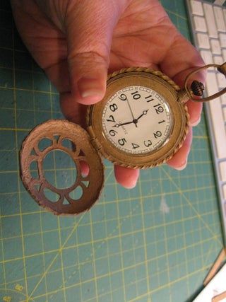 Diy Pocket Watch, Cardboard Clock, Wonderland Room, Titanic Artifacts, Alice In Wonderland Room, Diy Watch, Higher Art, Clock Diy, Watch Diy