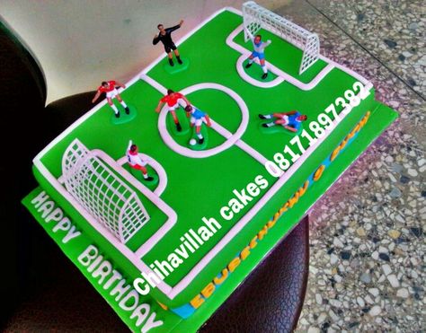 Soccer pitch cake by Chihavillah Soccer Cakes, Nacho Party, Football Cakes, Soccer Pitch, Soccer Cake, Football Cake, Birthday Inspo, Cake Inspo, Love Cake