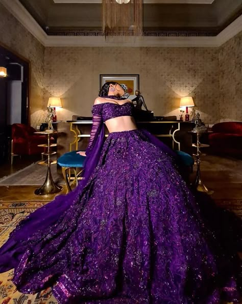 Purple Lehenga Bridal, Wedding Lengha Bridal Lehenga, Purple Bridal Lehenga, Lehengas For Bride, Sunaina Khera, Reception Dress Indian, Lehenga Purple, Wedding Lengha, Skirt Lehenga