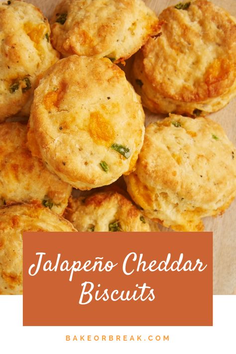 Biscuits Cheddar, Polenta Bites, Jalapeno Cheddar Biscuits, Savory Breads, Southern Biscuits, Cheddar Biscuits, Jalapeno Cheddar, Cooking Bread, Savory Muffins