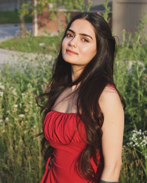 Neha Jethwani, Actress Hairstyles, Samantha Photos, Friend Poses Photography, Beautiful Photoshoot, Beautiful Dresses Short, Girls Dp, Girls Dpz, Girly Photography