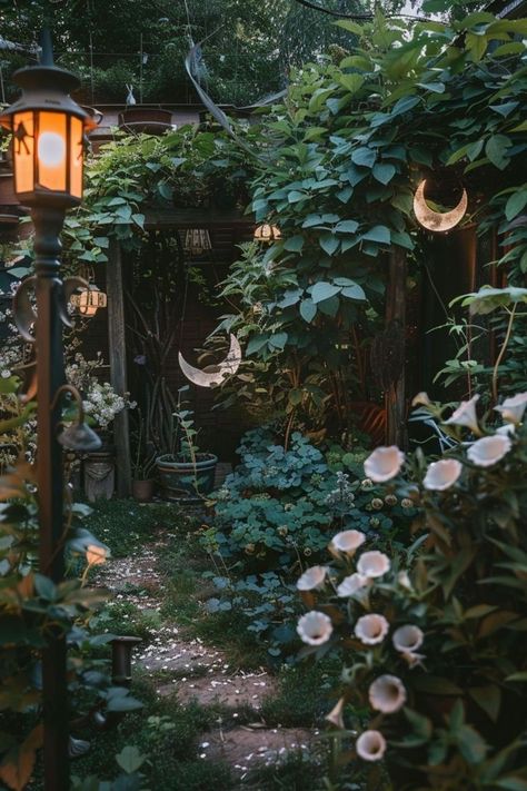 Garden Witch Aesthetic, Autumn Garden Ideas, Witchy Backyard, Witch Moodboard, Witchy Autumn, Pagan Aesthetic, Mystical Aesthetic, Witchy Cottage, Magick Art