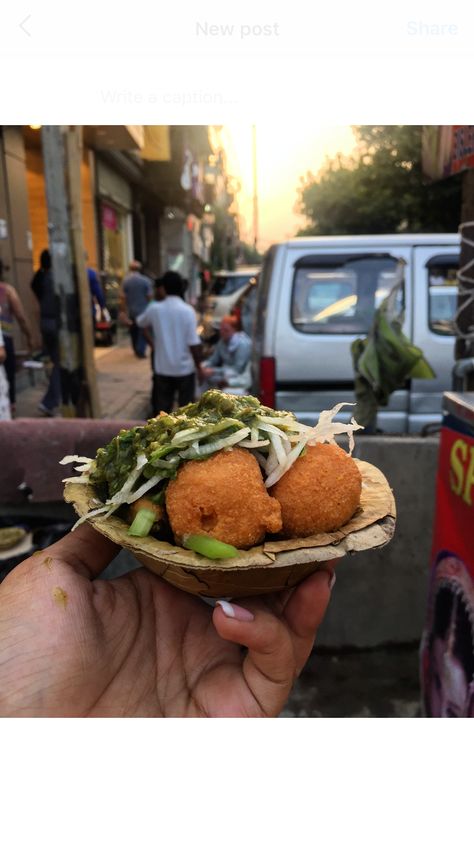 Delhi street food is soo rich and endless that you can spend years here and still miss out on something for sure. This is raam ladoo famous from lajpat nagar Delhi Street Food, Delhi Street, Delhi Food, Indian Fast Food, Food Aesthetics, Food Street, Bollywood Hairstyles, Best Street Food, Food Culture