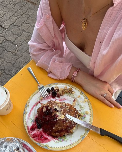 last weeks of summer and early brunches outside 🍰🩷 those buttermilk pancakes were soo good, should def add this breakfast idea to my list 🤌🏻 #pinterestinspired #pinterestaesthetic #aesthetics #softgirlaesthetic #thatgirllifestyle #breakfastideas #breakfastrecipes #healthylifestyle #brunchdate #aestheticcafe #summerdiary Softgirl Aesthetic, Breakfast Idea, Buttermilk Pancakes, Evening Routine, August 12, Buttermilk, Breakfast Recipes, Healthy Lifestyle, Pancakes