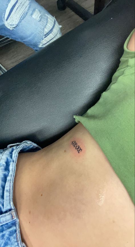 Xoxo Tattoo Small Hip, Yolo Tattoos Ideas, Red Xo Tattoo, Xoxoxo Tattoo, Gossip Girl Tattoo, Xoxo Tattoo, Xo Tattoo, Small Rib Tattoos, Small Pretty Tattoos