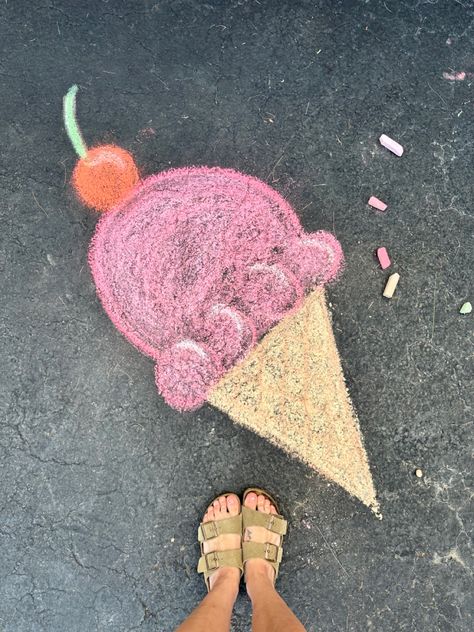 Chalk Inspo Easy, Cute Sidewalk Chalk Art Easy, Sidewalk Chalk Art Ideas Easy, Summer Chalk Ideas, What To Draw With Chalk Outside, Easy Sidewalk Chalk Art, Summer Sidewalk Chalk, Easy Chalk Art, Sidewalk Chalk Art Vsco Easy