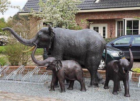 Mother And Baby Elephant, Family Sculpture, Family Statue, Bronze Sculpture Animal, Bear Sculptures, Big Ears, Elephant Sculpture, Big Animals, Elephant Statue