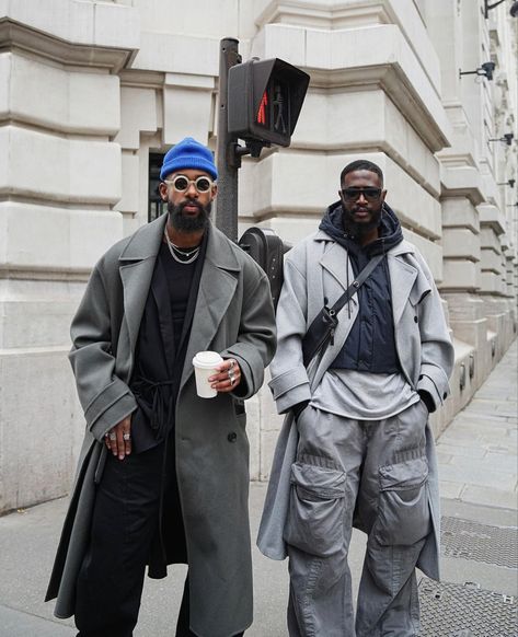 Street Couture Fashion, Nyfw Men Street Style, Mens Peacoat Outfit Casual Street Styles, White Jacket Outfit Winter, Winter Street Outfits, Mens Peacoat Outfit, New York Mens Fashion, All Grey Outfit, Grandpa Fashion