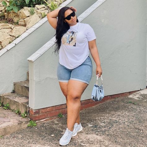 8,947 Likes, 152 Comments - Ntombazane🌸 (@sboemathenjwa) on Instagram: “@levis @levis_southafrica sure did pull through with these shorts 😍” Smart Casual Women Outfits, Curvy Casual Outfits, Plus Size Baddie Outfits, Modest Casual Outfits, Smart Casual Women, Everyday Casual Outfits, Stylish Work Attire, Classy Work Outfits, Classy Casual Outfits