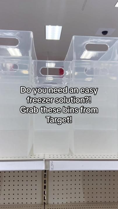 Deep Freezer In Pantry, Organizing Freezer Chest, Deep Freezer Storage, Chest Freezer Storage, Deep Freezer Organization, Freezer Storage Bins, Chest Freezer Organization, Freezer Organizer, Deep Freezer