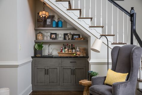 Under Staircase Ideas, Bar Under Stairs, Kitchen Under Stairs, Home Bar Rooms, Farmhouse Living Room Decor Ideas, Home Bar Design, Coffee Bars In Kitchen, Photography Interior, Bar Designs