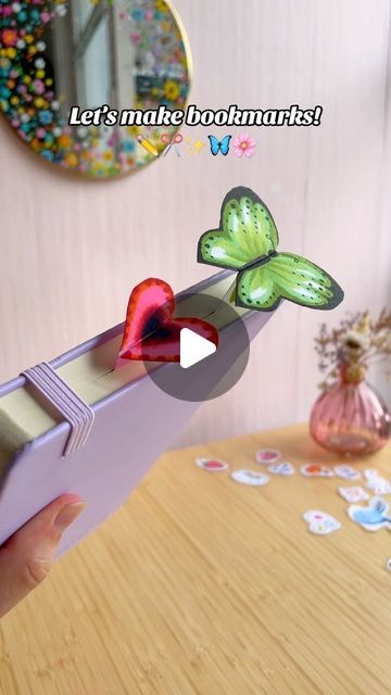 Cool Book Marks Diy, Hot Glue Bookmark, Easy Book Mark Ideas For Kids, How To Make Book Marks, Diy Book Marks For Kids Easy Crafts, Craft For Teens, Kids Bookmarks Diy, What To Do With Old Books, Book Markers Ideas