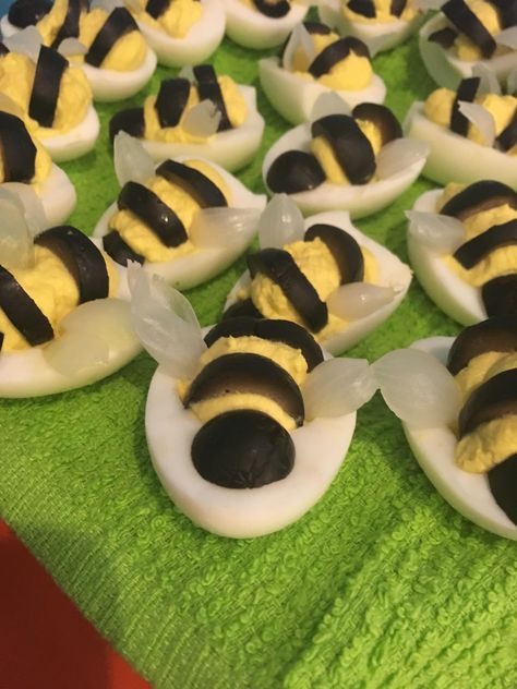 Bee Gender Reveal Snacks, Bee Shaped Food, Bumble Bee Deviled Eggs, What Will It Bee Food Ideas, Bee Themed Fruit Tray, Bumblebee Food Ideas, Bee Themed Breakfast, Bee Party Food Ideas Savory, Bee Movie Birthday Party Ideas