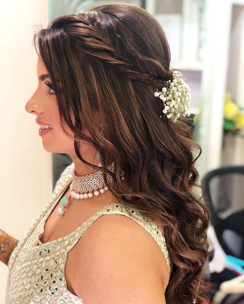 So, whatever your choice of hairstyle is, we have curated pretty and trending hairstyles for your engagement. So, without any further ado, check our blog #shaadisaga #indianwedding #bridalhairstyles #bridalhairstylesforreception #bridalhairstuleslookfrontandback #indianbridalhairstyles #newbridalhairstyles #christianbridalhairstyles #bridalhairstyleforlonghair #bridalhairstylesshort #bridalhairstylessimple #bridalhairtsylesupdo #naturalbridalhairstyles #bridalhairstylescurlyhair #hairstylesbride Messy Braided Hairstyles, Elegance Hair, Loose Curls Hairstyles, Hair Style On Saree, Pony Hairstyles, Engagement Hairstyles, Indian Wedding Hairstyles, Open Hairstyles, Long Hair Wedding Styles