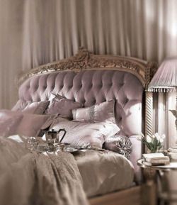 Inspiring & Dreamy Silver Bedroom, Purple Bedroom, Grey Bedroom, Versace Home, Romantic Bedroom, Style Deco, Dreamy Bedrooms, Tufted Headboard, Beautiful Bedding