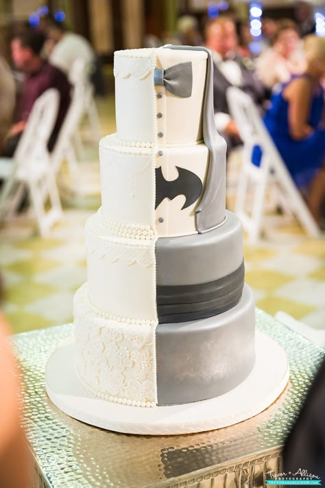 Classic ivory cake meets Batman! Amazing idea for a Bride and Groom split wedding cake! - Trevor + Allison Photography - Ocala Wedding Photography Photos Batman Wedding, Superhero Wedding, Cake Wrecks, Wedding Cake Pictures, Amazing Wedding Cakes, Grooms Cake, Cake Inspiration, Cake Art, Chic Wedding