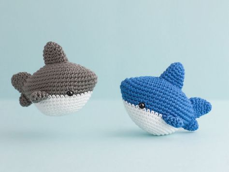 Amigurumi tiburón Crochet Sea Creatures, Mermaid Birthday Party, Mermaid Birthday, Baby Shark, Amigurumi Crochet, Sharks, Sea Creatures, Crochet Amigurumi, Baby Shoes