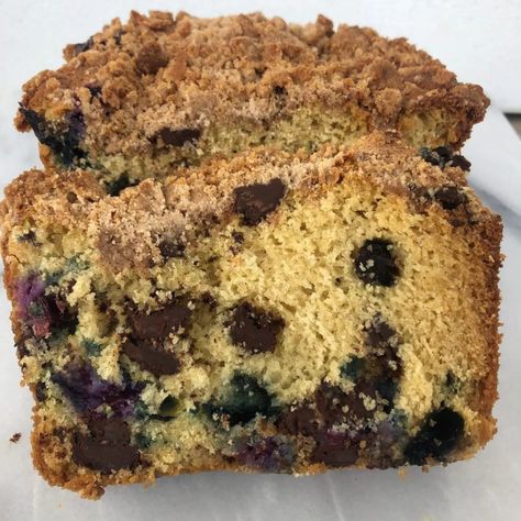 Blueberry Chocolate Chip Bread, Baking Deserts, Cinnamon Crumble, Chocolate Chip Bread, Blueberry Chocolate, Blueberry Bread, Chocolate Bread, Bread Ingredients, Bread Box