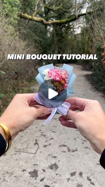 RoseAiry on Instagram: "Mini Bouquet Tutorial as requested 💐🤍 #bouquet #flowers #florist #aesthetic #surprise #gift #tutorial" Mini Bouquet Tutorial, Mini Paper Bouquet, Diy Mini Bouquet, Mini Bouquet Diy, Mini Bouquet Flowers, Florist Aesthetic, Mini Flower Bouquet, Gift Tutorial, Bouquet Tutorial