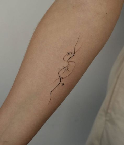 Airy Tattoos For Women, I Know My Worth Tattoo, Abstract Stars Tattoo, Cute Line Tattoos For Women, Pink Fine Line Tattoo, Small Flowy Tattoo, Faded Fine Line Tattoo, Flowing Tattoos For Women, Delicate Hip Tattoos Women