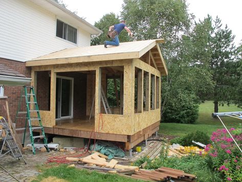 Diy House Extension, How To Build A Sunroom Addition, Sun Room Home Additions, Sunroom Diy, Diy Sunroom, Cottage Sunroom, Enclosed Deck, Porch Enclosure, Sunroom Makeover