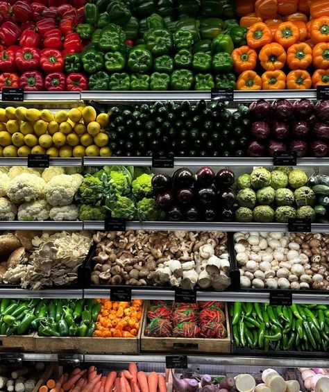 Supermarket Aesthetic, Vegetables Grocery, Yummy Vegetables, Amazing Food Platters, Green Market, Life In Australia, Vegetable Shop, Healthy Man, Fit For Life