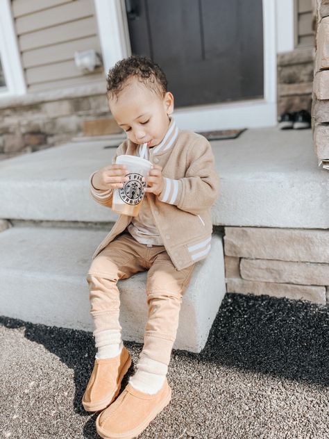 Starbucks, neutral, fashion for toddlers. Target ugg inspired shoes. Boy Uggs Outfit, Toddler Boy Uggs, Boy Uggs, Ugg Slippers Outfit, Slippers Outfit, Neutral Outfits, Uggs Outfit, Toddler Boy Fashion, Ugg Slippers