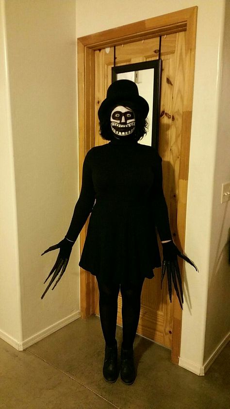 Girl Babadook Diy Babadook Costume, Scariest Costumes Ever, Scary Gory Halloween Costume Ideas, Hallowen Costume Scary, Babadook Halloween Costumes, Creepy Halloween Ideas Costumes, Actual Scary Halloween Costumes, Scary Hollowed Costumes, Disturbing Halloween Costumes