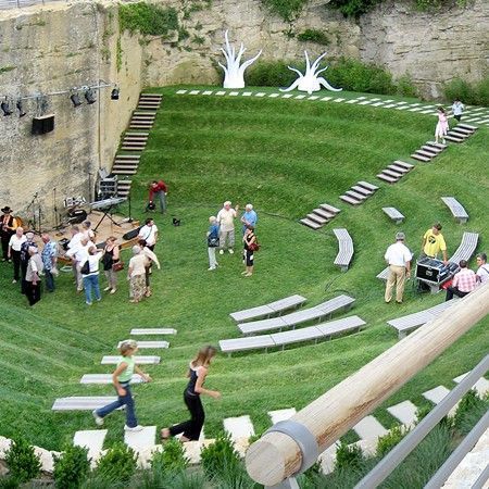 Amphitheatre Architecture, Memorial Landscape, Amphitheater Architecture, Landscape Stairs, Outdoor Stage, Urban Landscape Design, Outdoor Theater, Architecture Drawing Art, Backyard Play