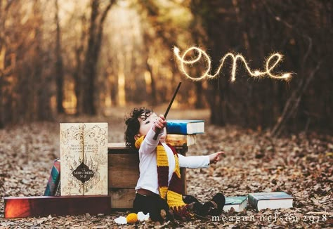 Harry Potter Baby Birthday, Harry Potter Photography, Baby Harry Potter, Harry Potter Theme Birthday, Harry Potter Nursery, Harry Potter Baby Shower, Harry Potter Kids, Festa Harry Potter, Anniversaire Harry Potter