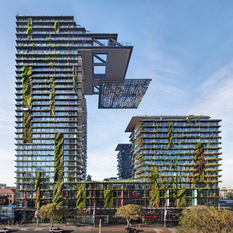 French architect Jean Nouvel teamed up with botanist Patrick Blanc to create this pair of plant-covered Sydney towers that reflect light into their lower levels with a huge cantilevered panel of mirrors. Named One Central Park, the complex is the centrepiece of a AUS$2 billion masterplan in downtown Sydney by developers Frasers Property Australia and Sekisui … One Central Park, Architecture Cool, Green Facade, Jean Nouvel, Tall Buildings, Santiago Calatrava, Vertical Gardens, Living Modern, Green Architecture