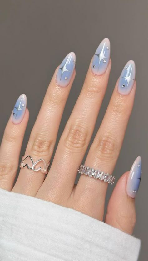 Blue Chrome Design Nails, Dreamy Blue Nails, Ombré Aura Nails, Blue And Pink Nails Ideas, Blue Purple Aura Nails, Soft Aura Nails, Simple Festival Nails, Aura Ombre Nails, Aurora Nails Blue